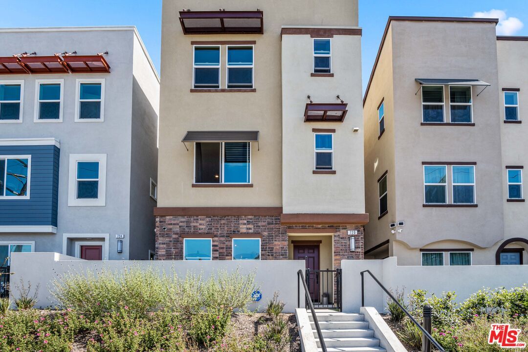 Exterior, Facade, Brick Facade, Rowhouse