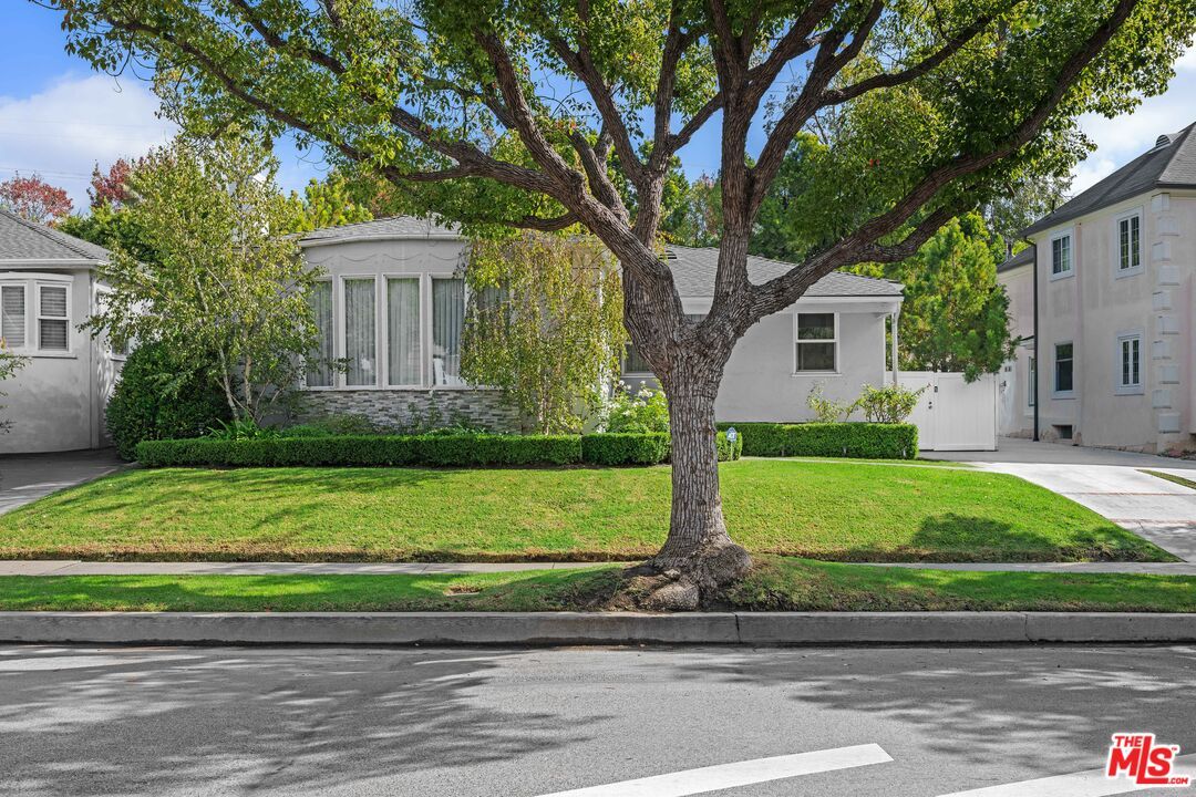 Exterior, Facade, French Provincial