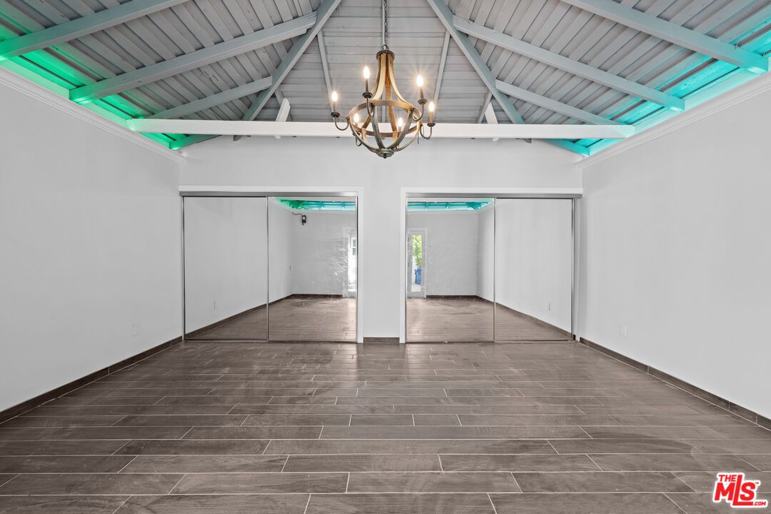 Chandelier, Empty room, Interior, Pendant Lights