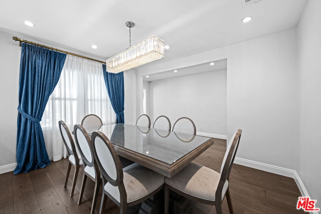 Chandelier, Dining room, Interior, Recessed Lighting, Wood Texture Flooring