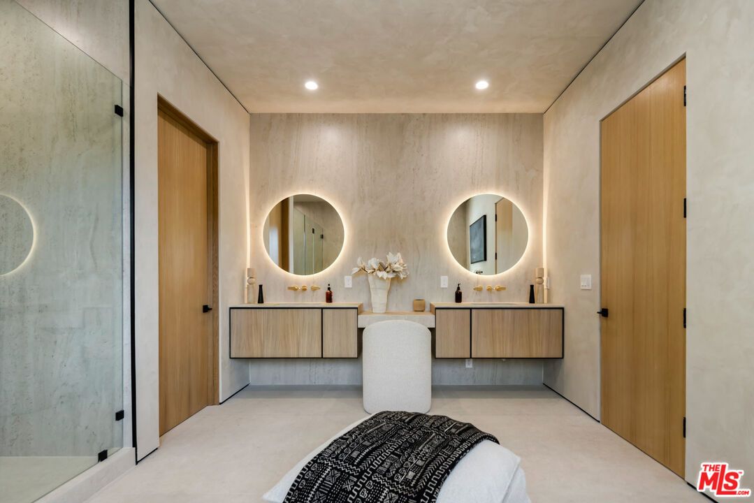 Bathroom, Dual Sink Vanities, Interior, Recessed Lighting