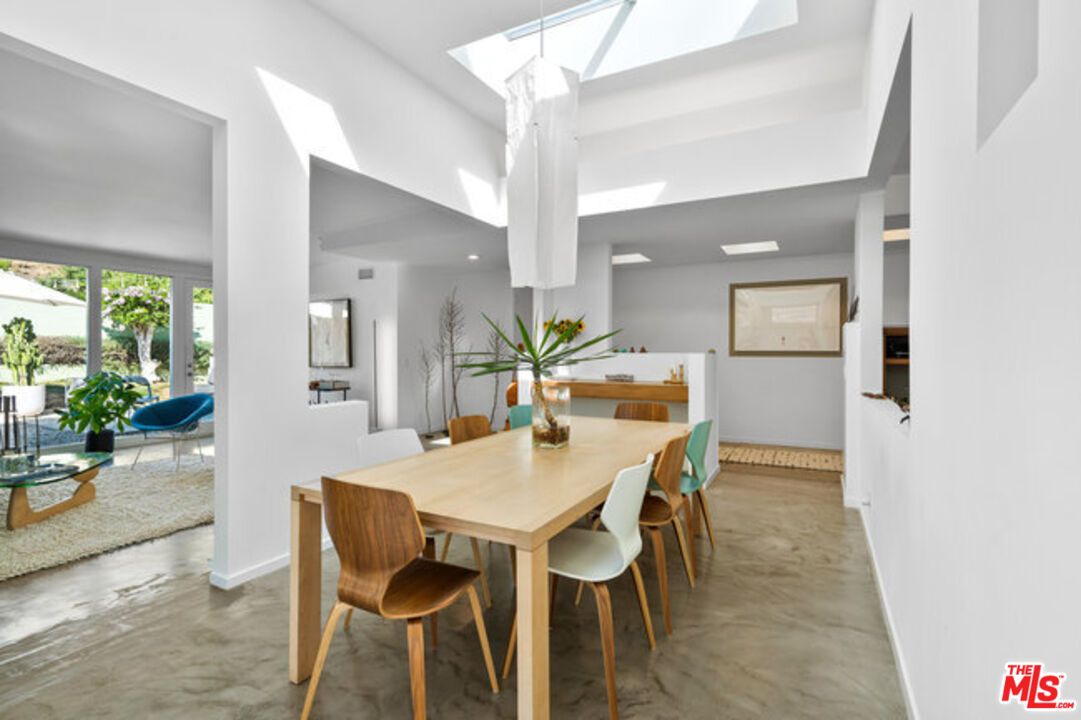 Dining room, Interior, Recessed Lighting
