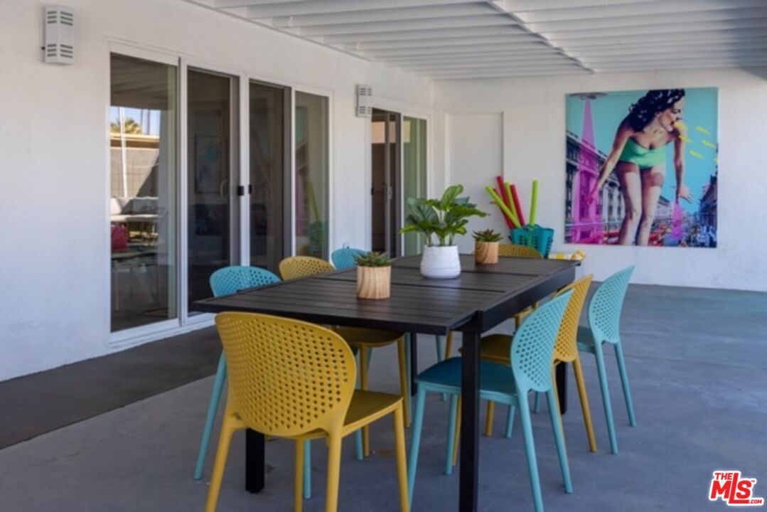 Dining room, Exterior