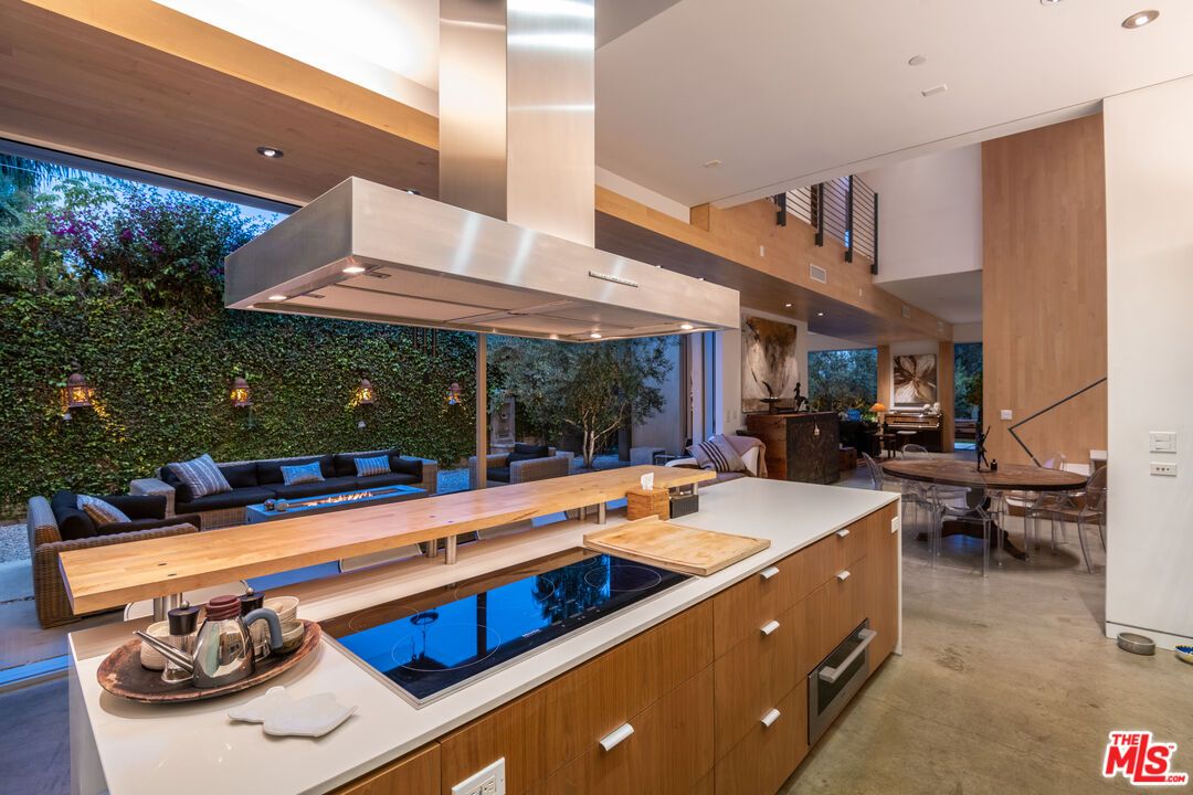 Dining room, Exterior, Recessed Lighting