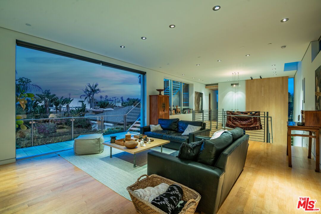 Interior, Living room, Recessed Lighting, Water, Wood Texture Flooring