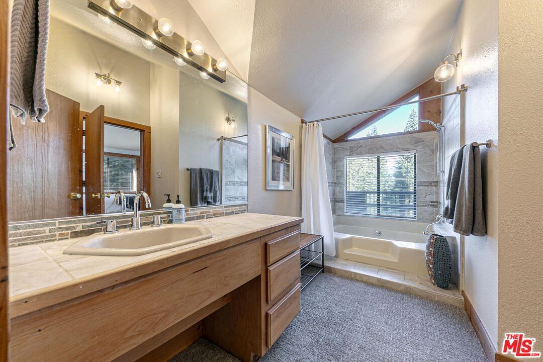 Bathroom, Interior, Tile Countertops