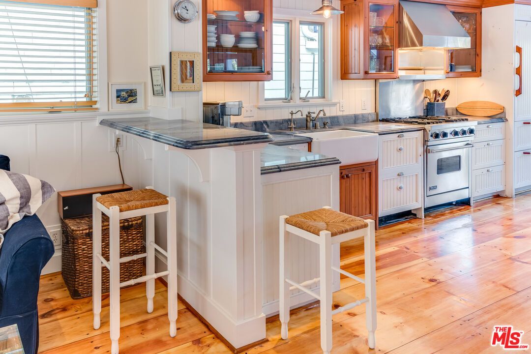 Interior, Kitchen, Pendant Lights, Wood Texture Flooring