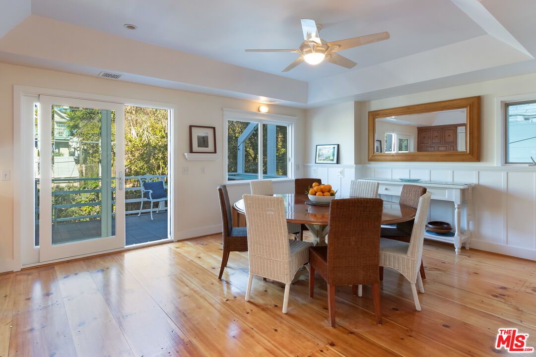 Dining room, Interior, Wood Texture Flooring
