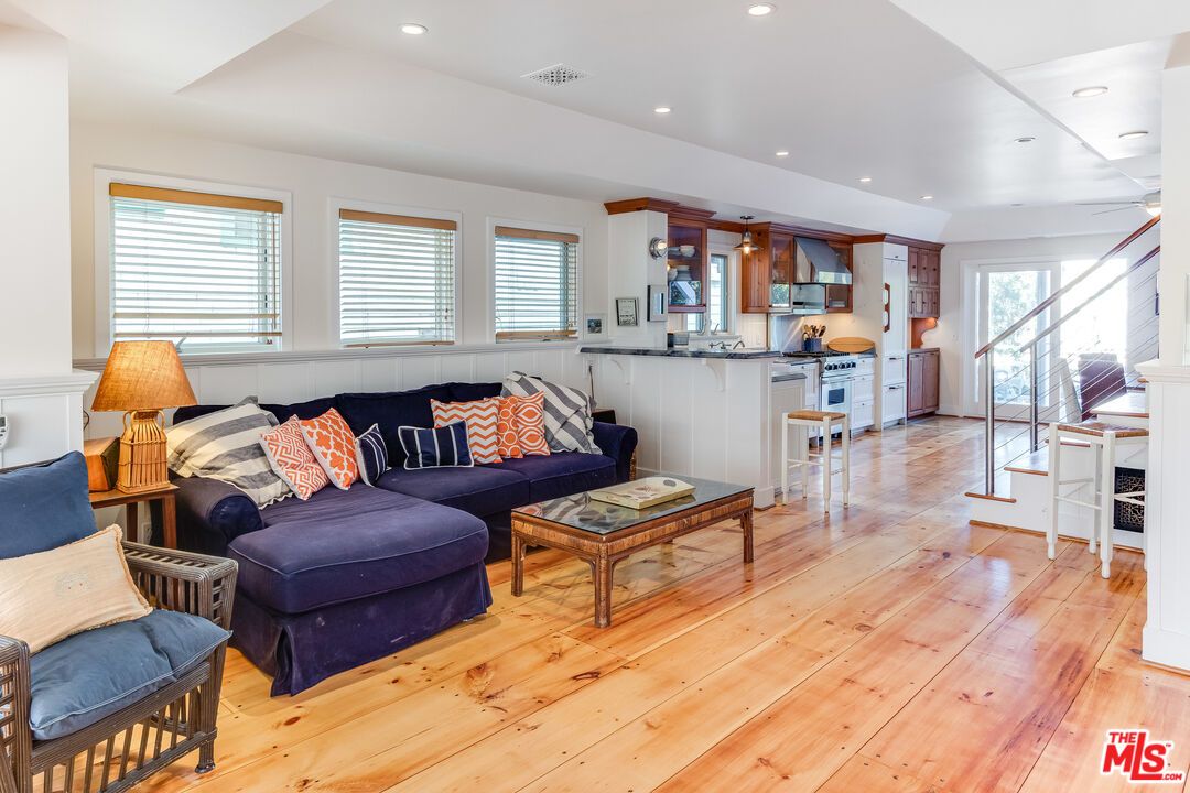 Interior, Kitchen, Living room, Pendant Lights, Recessed Lighting, Wood Texture Flooring