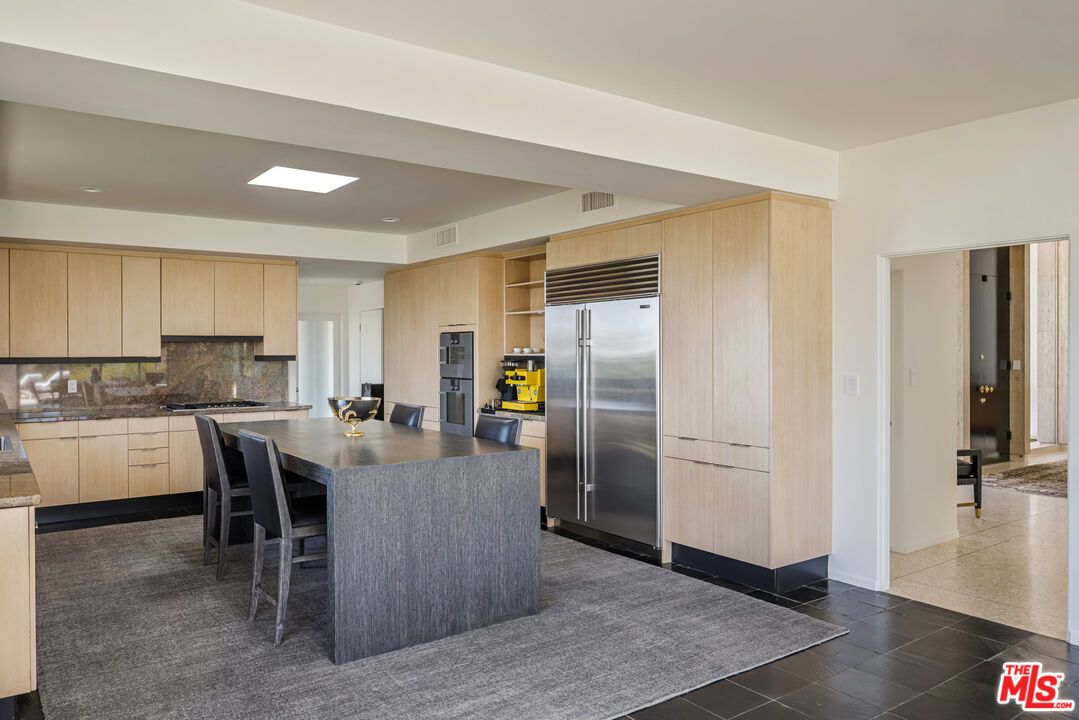 Dining room, Interior, Kitchen, Recessed Lighting, Stainless Steel Appliances