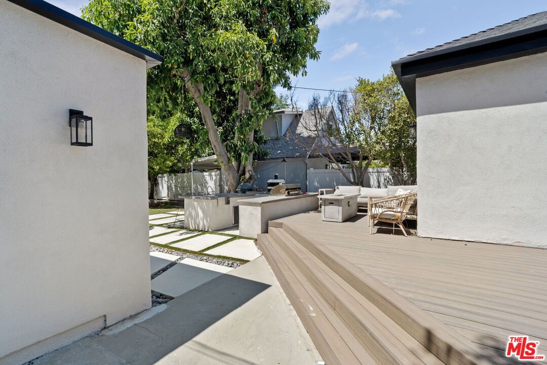 Exterior, Outdoor Kitchen