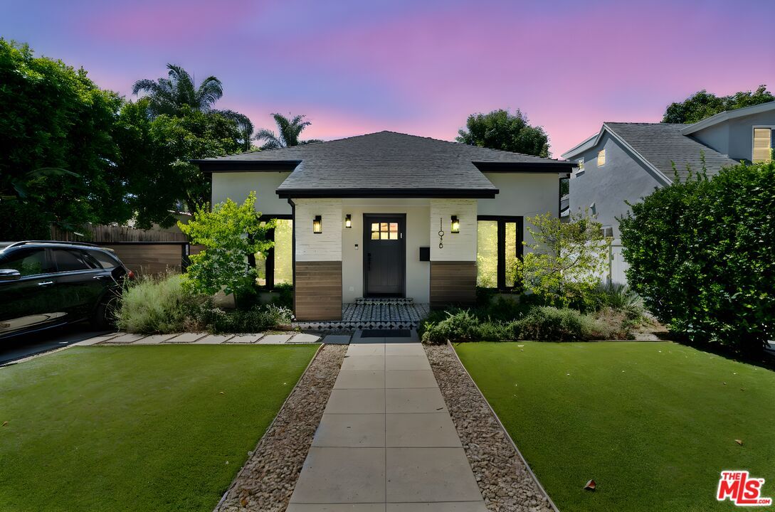 Backyard, Exterior, Facade, French Provincial