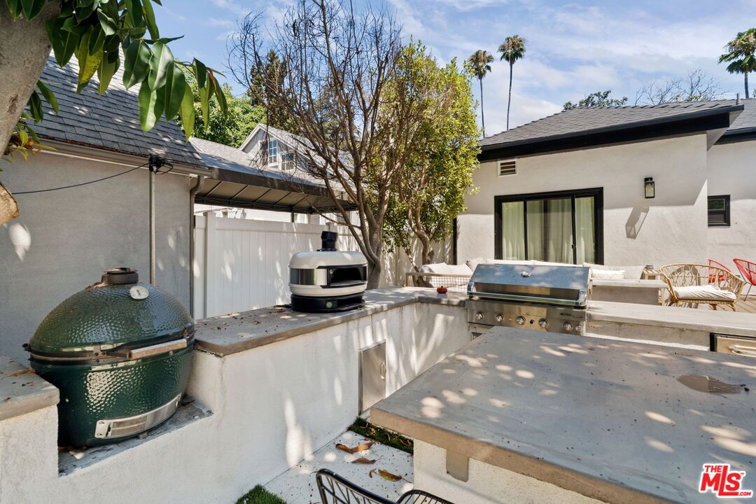 Exterior, Outdoor Kitchen