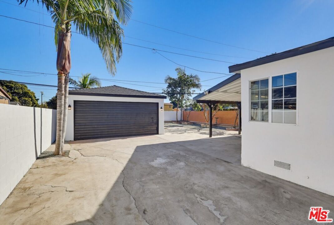 Detached Garage, Exterior