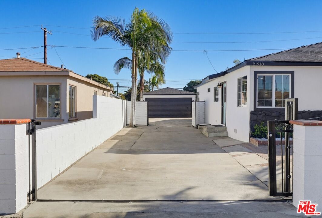 Detached Garage, Exterior