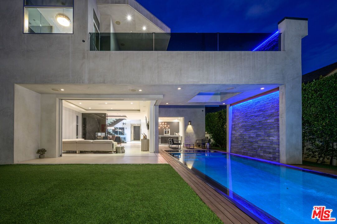 Backyard, Exterior, Pool