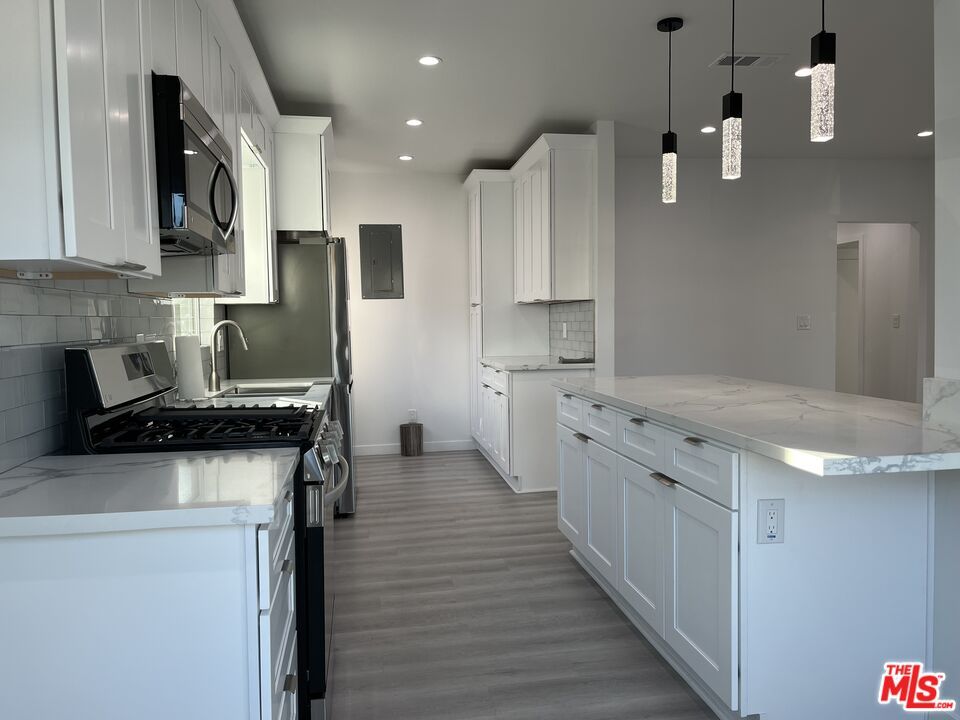 Interior, Kitchen, Pendant Lights, Recessed Lighting, Wood Texture Flooring