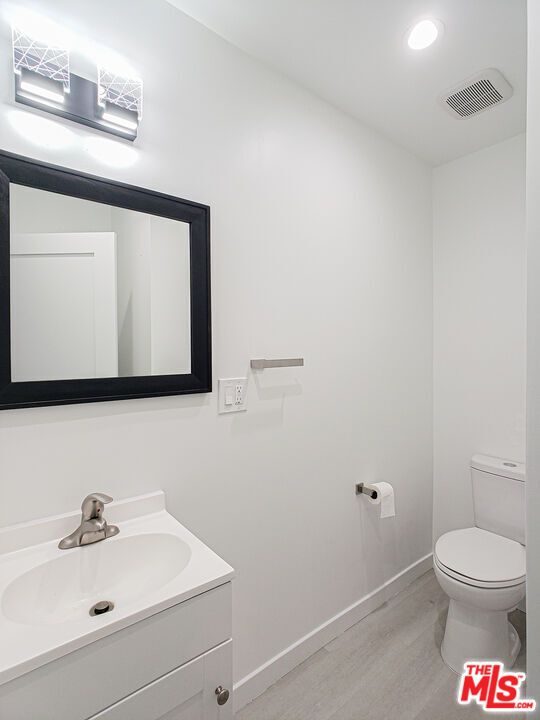 Bathroom, Interior, Recessed Lighting, Wood Texture Flooring