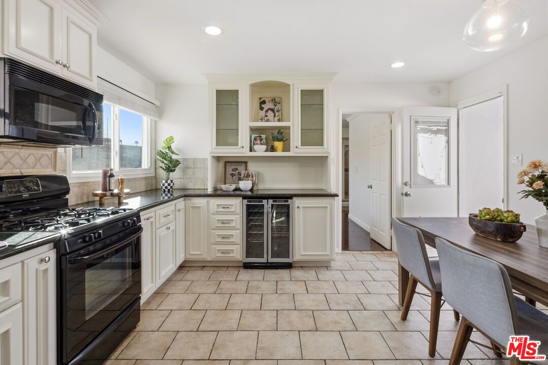 Dining room, Interior, Kitchen, Recessed Lighting