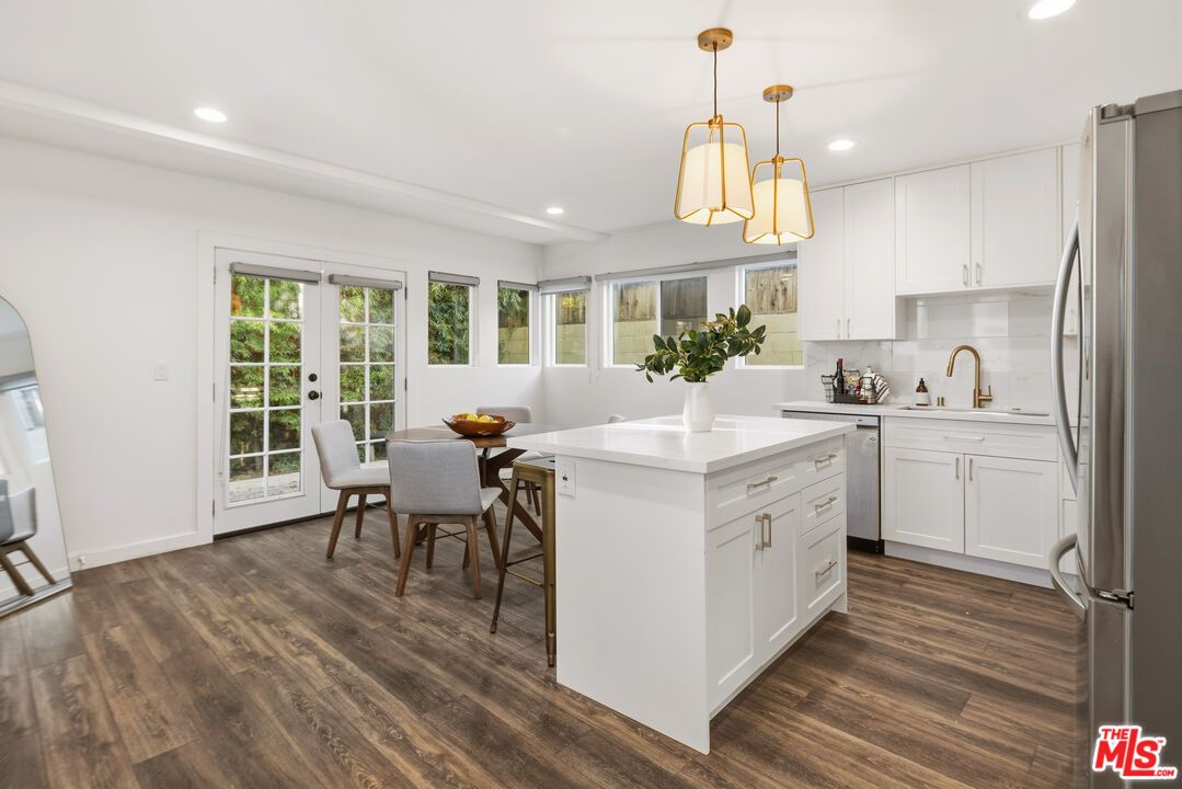 Dining room, Interior, Kitchen, Pendant Lights, Recessed Lighting, Wood Texture Flooring