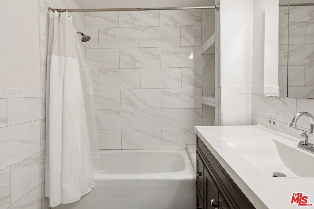 Bathroom, Interior, Marble Walls