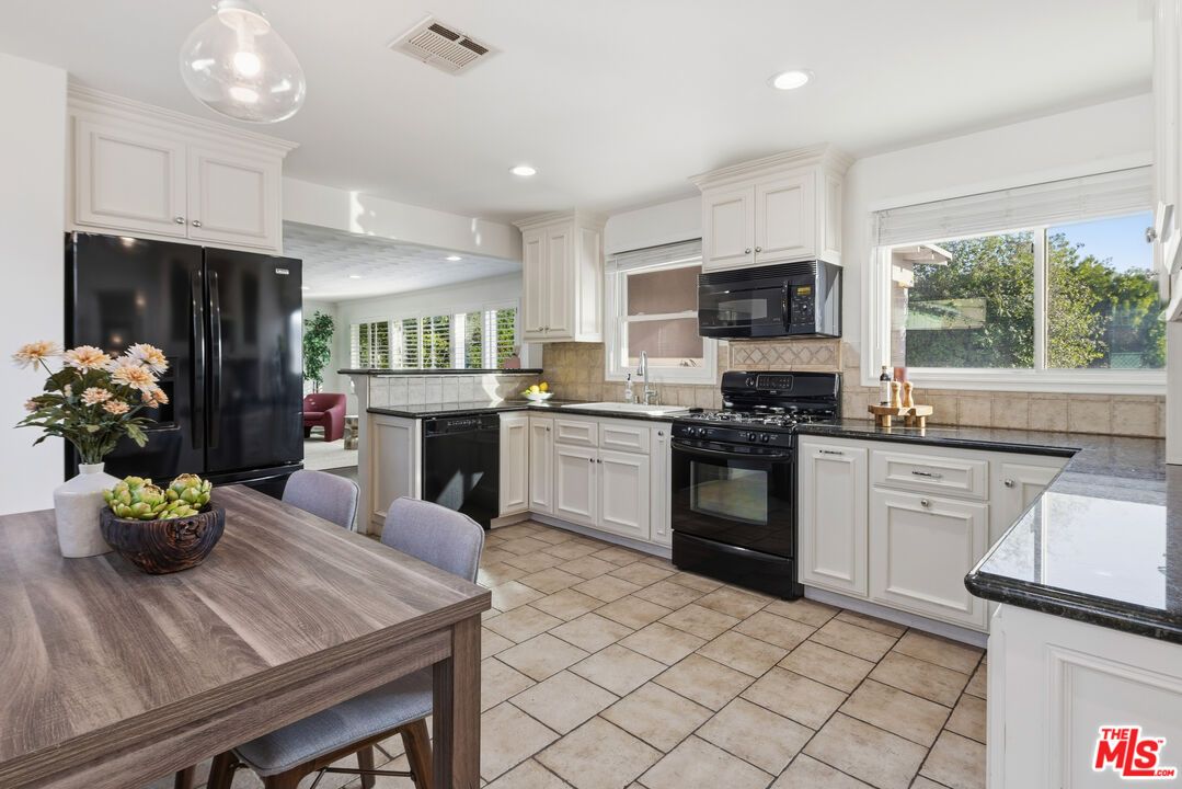 Dining room, Interior, Kitchen, Recessed Lighting