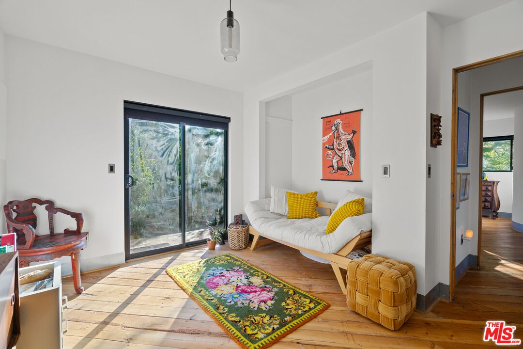 Interior, Pendant Lights, Wood Texture Flooring