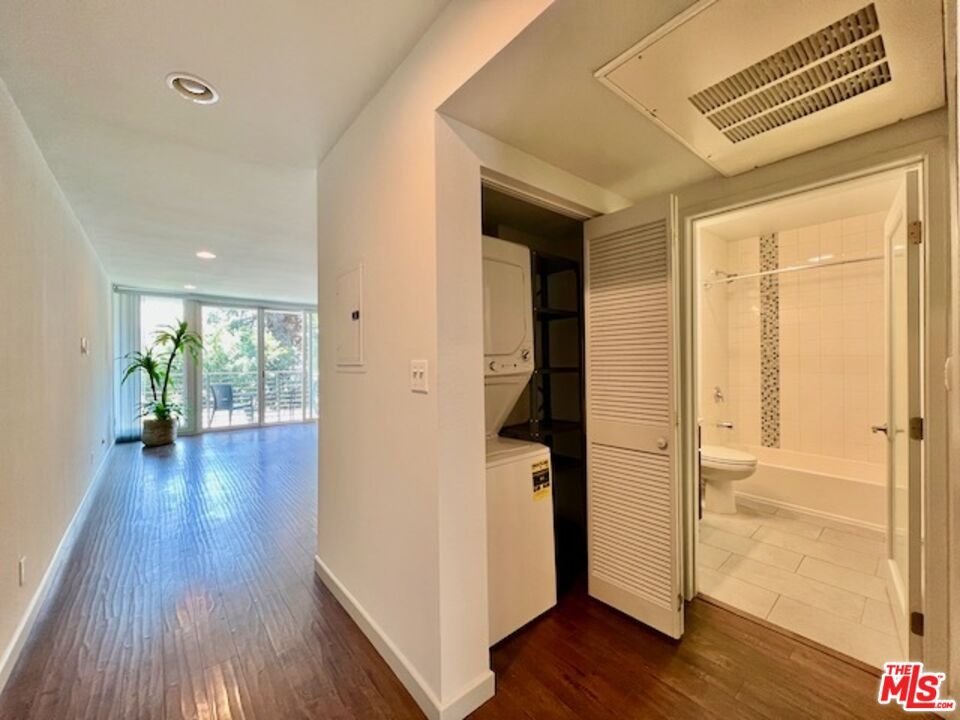 Bathroom, Interior, Recessed Lighting, Wood Texture Flooring