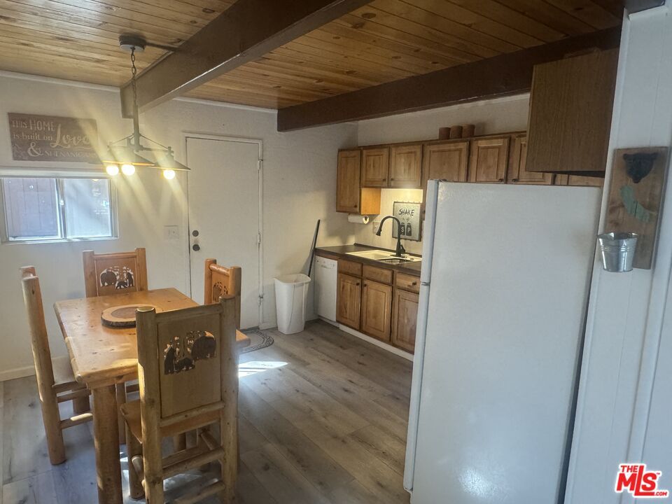 Dining room, Interior, Kitchen, Pendant Lights, Wooden Ceilings, Wood Texture Flooring