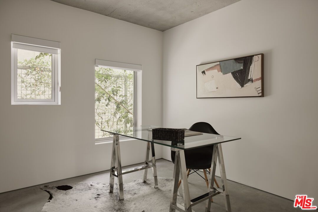 Home Office, Interior