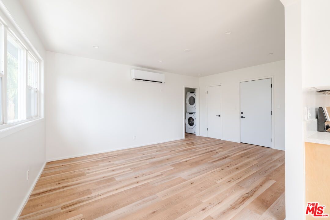 Empty room, Interior, Recessed Lighting, Washer, Wood Texture Flooring