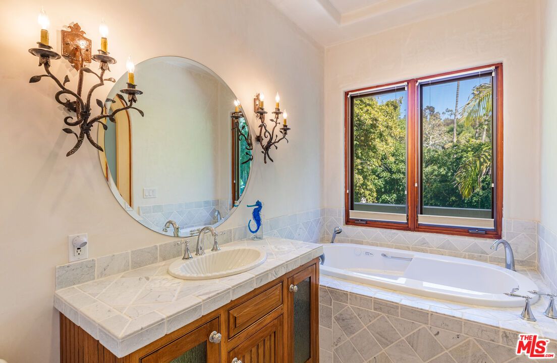 Bathroom, Interior, Tile Countertops