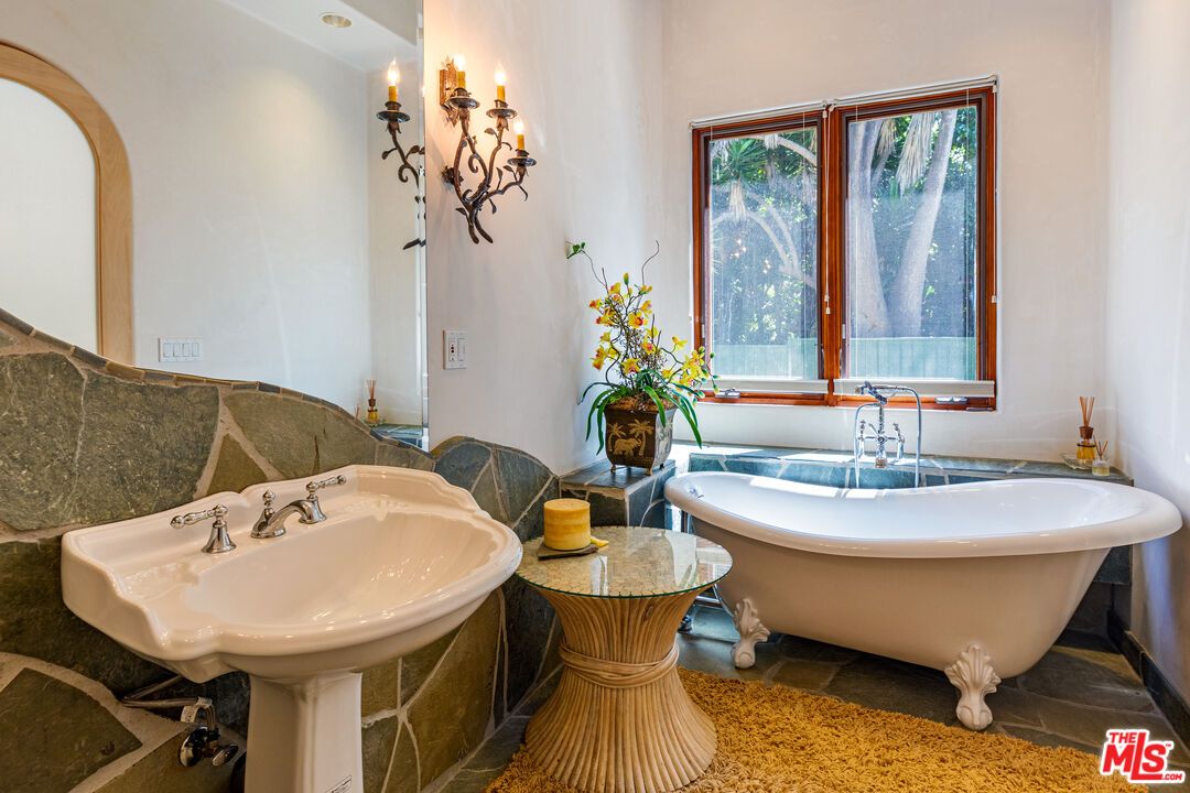 Bathroom, Free Standing Baths, Interior