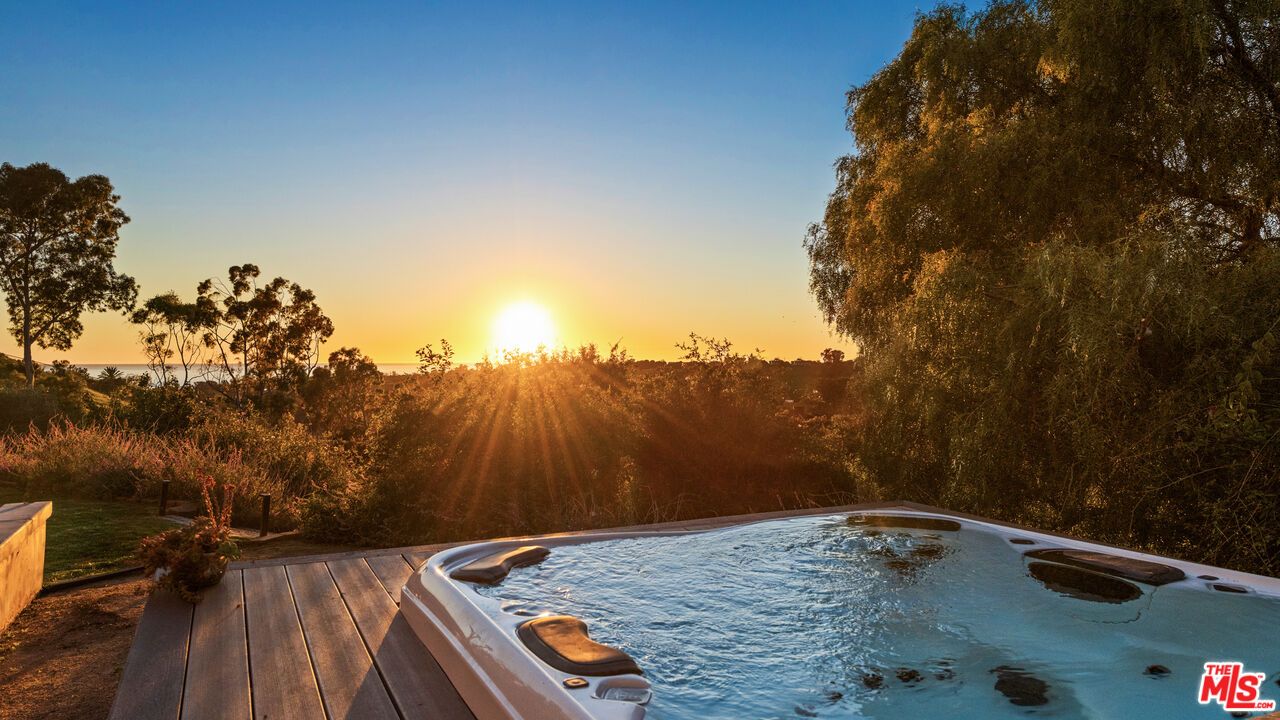Exterior, Hot Tub, Pool