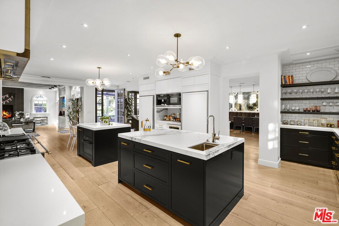 Dining room, Interior, Kitchen, Pendant Lights, Recessed Lighting, Wood Texture Flooring