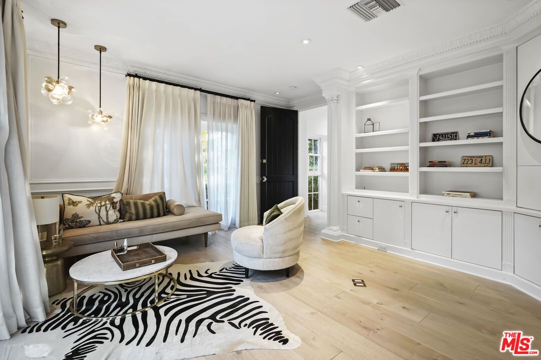 Interior, Living room, Pendant Lights, Recessed Lighting, Wood Texture Flooring