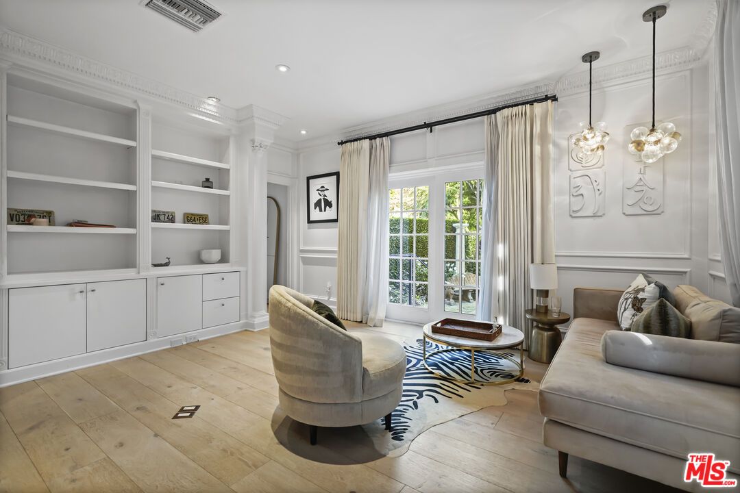 Interior, Living room, Pendant Lights, Recessed Lighting, Wood Texture Flooring