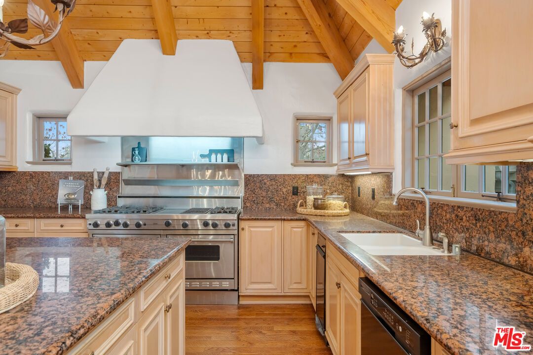 Interior, Kitchen, Stainless Steel Appliances, Wooden Beams, Wooden Ceilings, Wood Texture Flooring