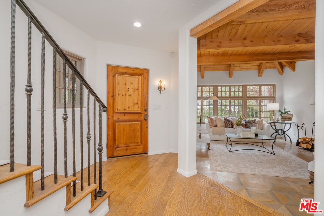 Interior, Living room, Recessed Lighting, Wooden Beams, Wooden Ceilings, Wood Texture Flooring