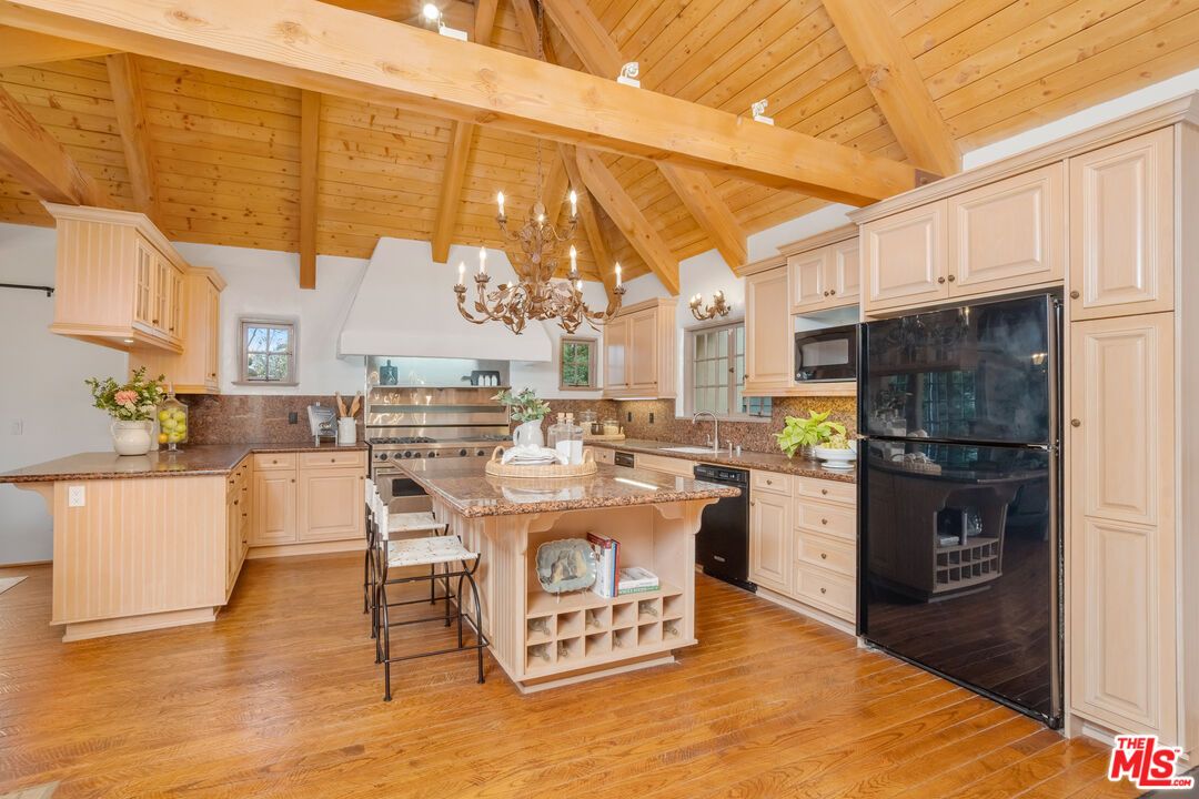 Chandelier, Interior, Kitchen, Stainless Steel Appliances, Wooden Beams, Wooden Ceilings, Wood Texture Flooring