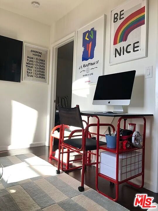 Home Office, Interior