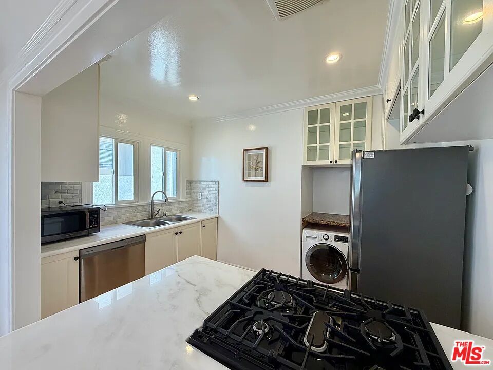 Interior, Kitchen, Recessed Lighting, Washer