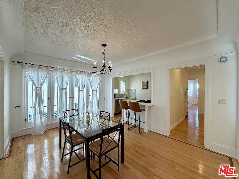 Chandelier, Dining room, Interior, Recessed Lighting, Wood Texture Flooring