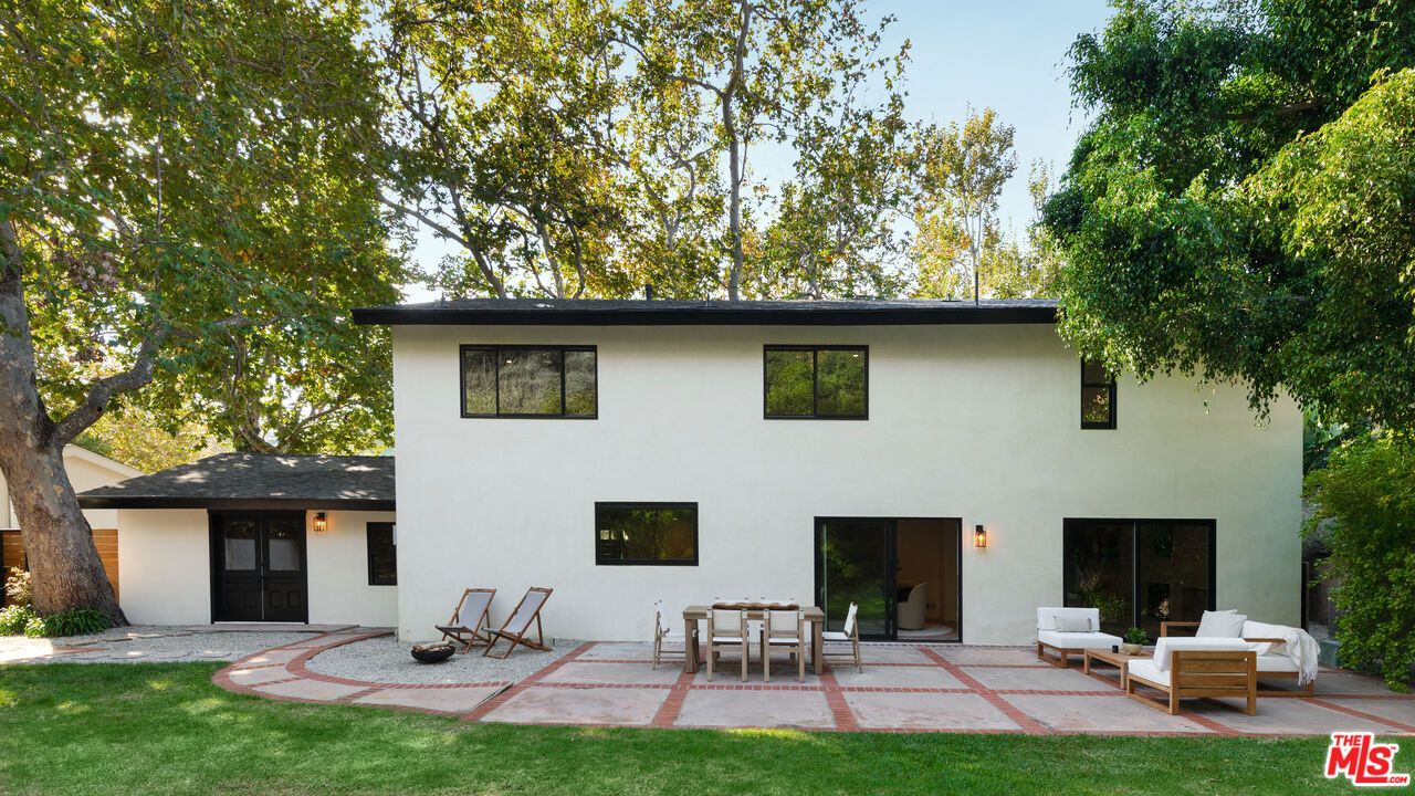 Backyard, Exterior, Facade, Modern