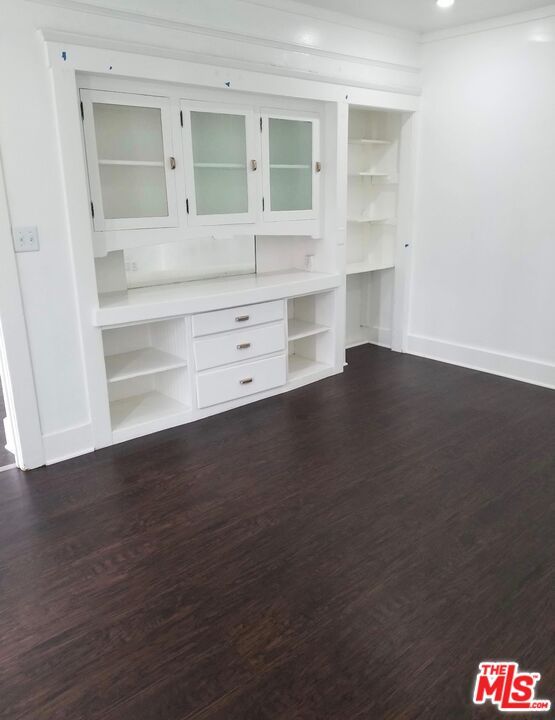 Interior, Recessed Lighting, Walk-in Closets, Wood Texture Flooring