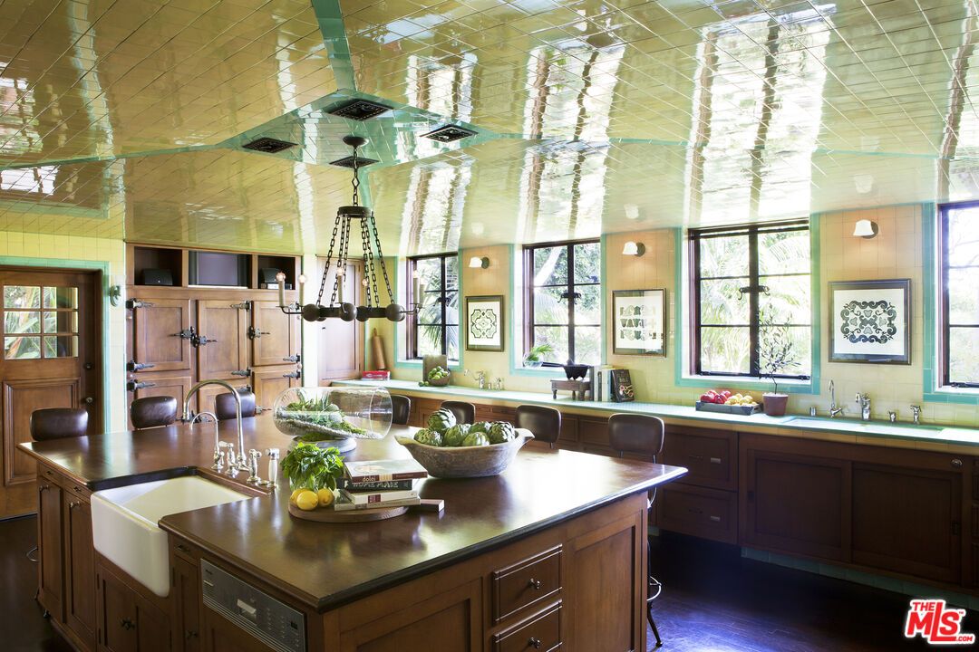Interior, Kitchen, Pendant Lights, Wood Texture Flooring