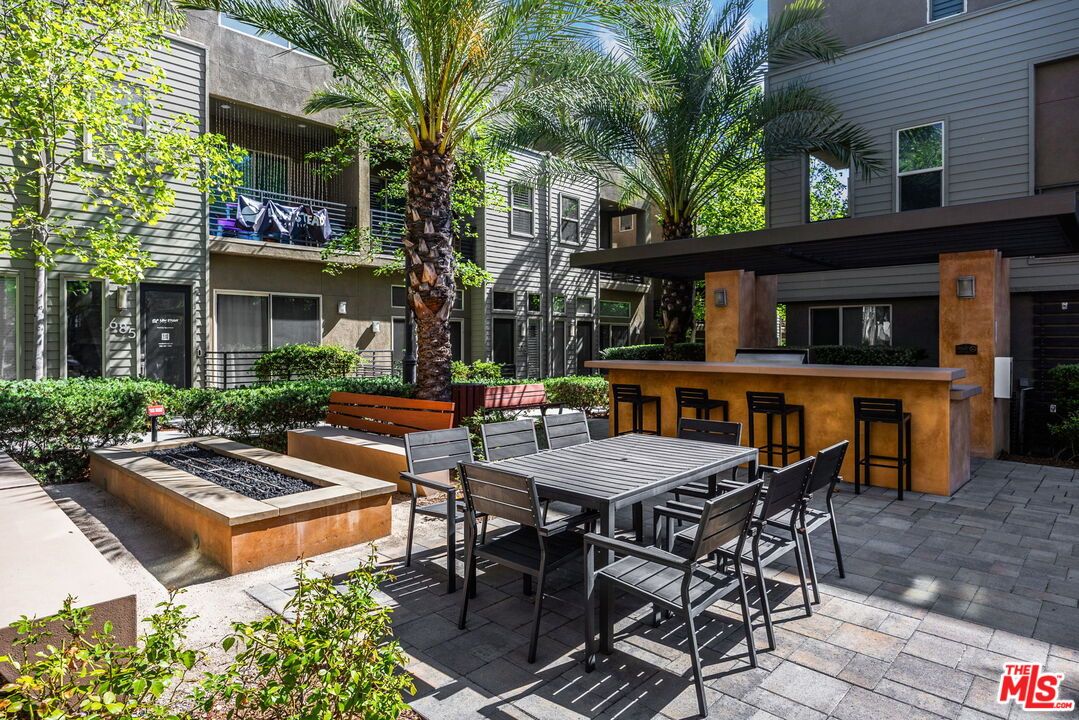 Exterior, Outdoor Kitchen