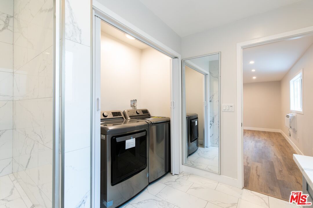 Interior, Marble, Recessed Lighting, Washer, Wood Texture Flooring