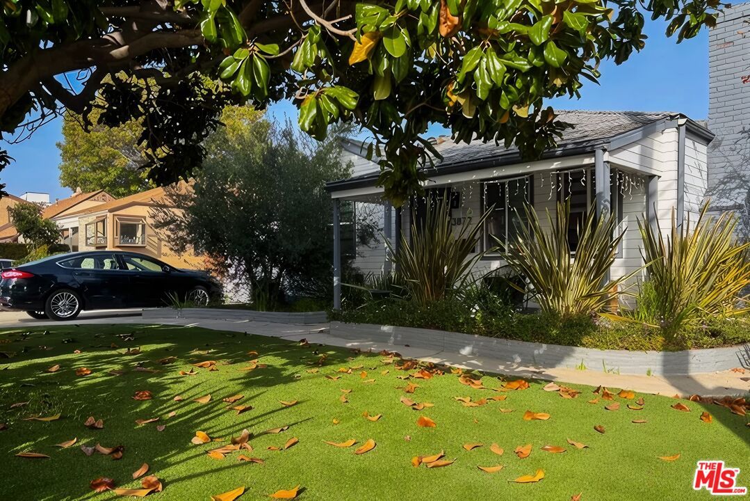 Exterior, Facade, None