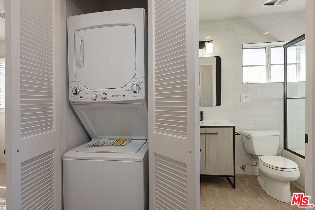 Bathroom, Interior, Utility Closets, Washer, Wood Texture Flooring